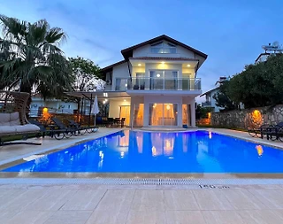 Fethiye Ölüdeniz'de Geniş Alanlara Sahip, Özel Havuzlu, 4+1 Villa - 2