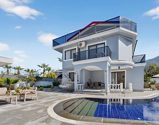 Fethiye Ölüdeniz'de Geniş Alanlara Sahip, Özel Havuzlu, 4+1 Villa - 1