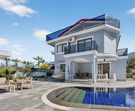 Fethiye Ölüdeniz'de Geniş Alanlara Sahip, Özel Havuzlu, 4+1 Villa - 1