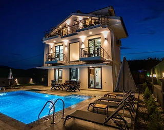 Fethiye Ölüdeniz'de Geniş Alanlara Sahip, Özel Havuzlu, Kiralık Villa - 1