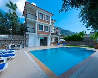 Fethiye Ölüdeniz'de Geniş Alanlara Sahip, Özel Havuzlu, Kiralık Villa  - 1