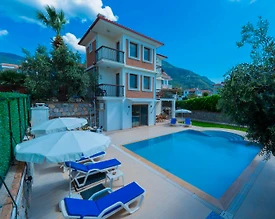 Fethiye Ölüdeniz'de Geniş Alanlara Sahip, Özel Havuzlu, Kiralık Villa  - 2