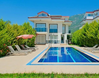 Fethiye Ölüdeniz'de Geniş Alanlara Sahip, Özel Havuzlu, Konforlu Villa - 2