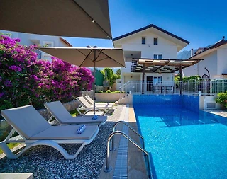 Fethiye Ölüdeniz'de Geniş Alanlara Sahip, Özel Havuzlu, Şık Villa - 1