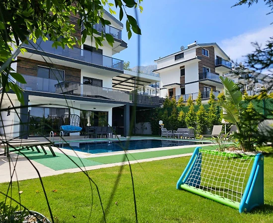 Fethiye Ölüdeniz'de Geniş Bahçe İçerisinde, Özel Havuzlu, Kiralık Villa - 1