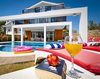 Fethiye Ölüdeniz'de Büyük Bahçeli, Özel Havuzlu, Lüks Villa - 1