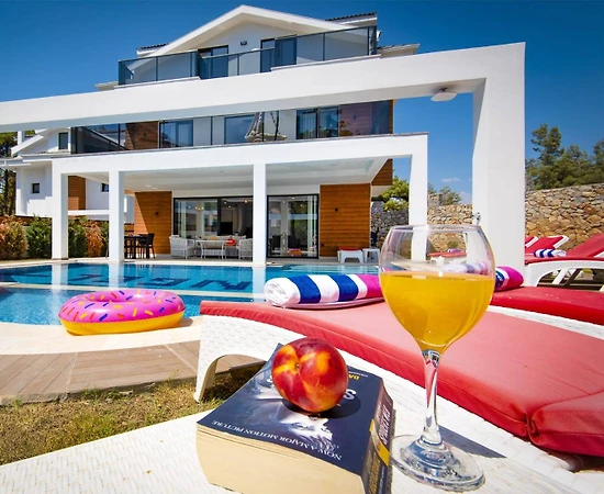 Fethiye Ölüdeniz'de Büyük Bahçeli, Özel Havuzlu, Lüks Villa - 1
