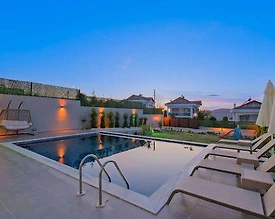 Fethiye Ölüdeniz'de Geniş Bahçeli, Özel Havuzlu, Hamamlı Villa - 3