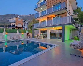 Fethiye Ölüdeniz'de Geniş Bahçeli, Özel Havuzlu, Hamamlı Villa - 2