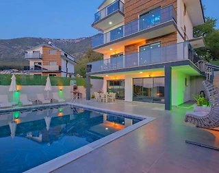 Fethiye Ölüdeniz'de Geniş Bahçeli, Özel Havuzlu, Hamamlı Villa - 1