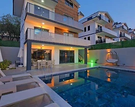 Fethiye Ölüdeniz'de Geniş Bahçeli, Özel Havuzlu, Hamamlı Villa - 2