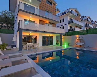 Fethiye Ölüdeniz'de Geniş Bahçeli, Özel Havuzlu, Hamamlı Villa - 2