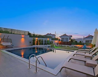 Fethiye Ölüdeniz'de Geniş Bahçeli, Özel Havuzlu, Hamamlı Villa - 3