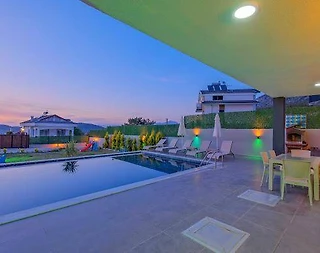 Fethiye Ölüdeniz'de Geniş Bahçeli, Özel Havuzlu, Hamamlı Villa - 5