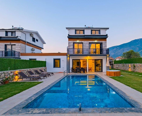 Fethiye Ölüdeniz'de Merkezi Konumda, Özel Havuzlu, Jakuzili Villa - 1