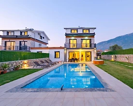 Fethiye Ölüdeniz'de Merkezi Konumda, Özel Havuzlu, Jakuzili Villa - 2