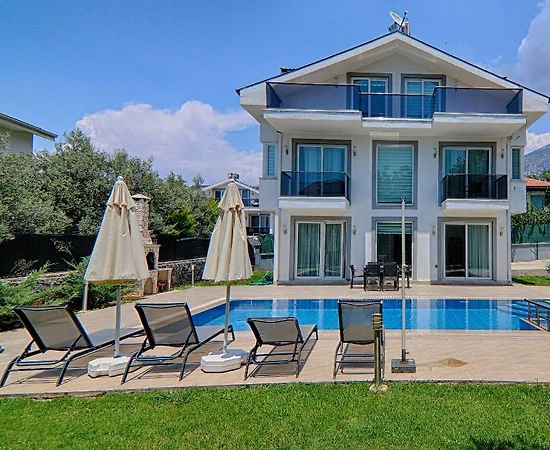Fethiye Ölüdeniz'de Geniş Bahçeli, Özel Havuzlu, Lüks Villa - 1