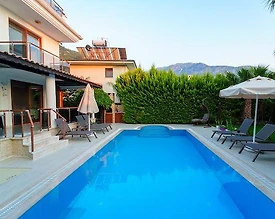 Fethiye Ölüdeniz'de Yemyeşil Bahçeli, Özel Havuzlu, Merkezi Villa - 2