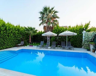 Fethiye Ölüdeniz'de Yemyeşil Bahçeli, Özel Havuzlu, Merkezi Villa - 4