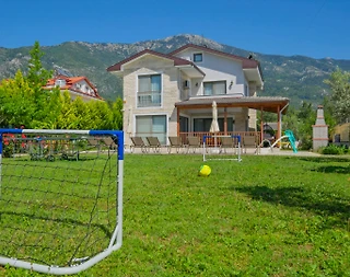 Fethiye Ölüdeniz'de Geniş Bahçeli, Özel Havuzlu, Modern Villa - 1