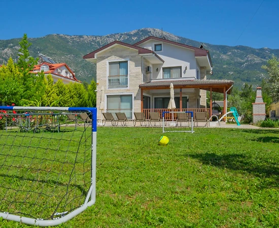 Fethiye Ölüdeniz'de Geniş Bahçeli, Özel Havuzlu, Modern Villa - 1