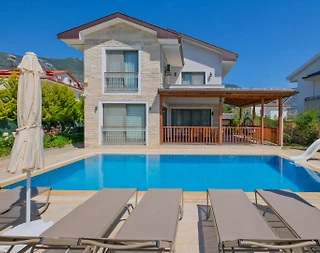 Fethiye Ölüdeniz'de Geniş Bahçeli, Özel Havuzlu, Modern Villa - 2
