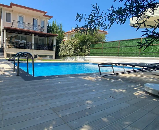 Fethiye Ölüdeniz'de Geniş Verandalı, Özel Havuzlu, Konforlu Villa - 1