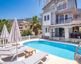 Fethiye Ölüdeniz'de Kalabalık Ailelere Uygun, Özel Havuzlu, 4+1 Villa - 2