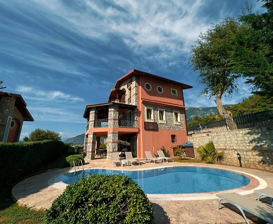 Fethiye Ölüdeniz'de Kalabalık Ailelere Uygun, Özel Havuzlu, Taş Villa - 1