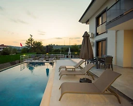 Fethiye Ölüdeniz'de Konforlu Tasarımlı, Özel Havuzlu, 4+1 Villa - 2