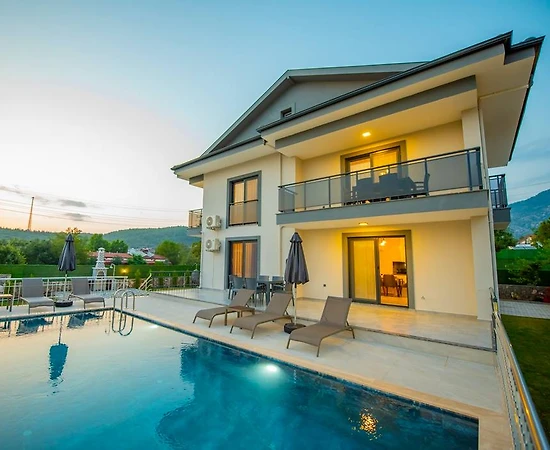 Fethiye Ölüdeniz'de Konforlu Tasarımlı, Özel Havuzlu, 4+1 Villa - 1