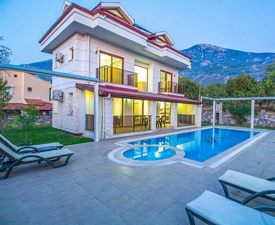 Fethiye Ölüdeniz'de Merkeze Yakın Konumda, Özel Havuzlu, Kiralık Villa - 1