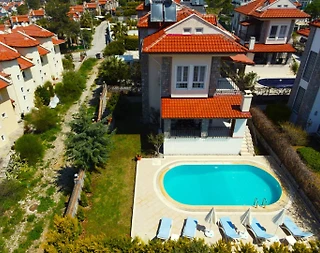 Fethiye Ölüdeniz'de Merkeze Yakın Konumda, Özel Havuzlu, Şık Villa - 1
