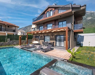 Fethiye Ölüdeniz'de Merkeze Yakın, Özel Havuzlu, Konforlu Villa - 1