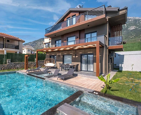 Fethiye Ölüdeniz'de Merkeze Yakın, Özel Havuzlu, Konforlu Villa - 1