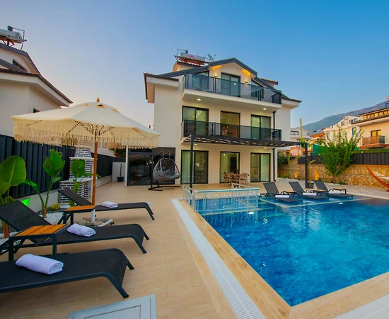 Fethiye Ölüdeniz'de Merkeze Yakın, Özel Havuzlu, Konforlu Villa - 1