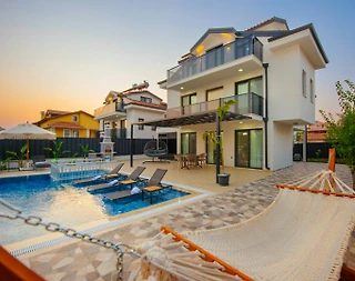 Fethiye Ölüdeniz'de Merkeze Yakın, Özel Havuzlu, Konforlu Villa - 4
