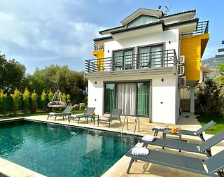 Fethiye Ölüdeniz'de Merkeze Yakın, Özel Havuzlu, Lüks Villa - 1