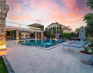 Fethiye Ölüdeniz'de Merkezi Konumda, Isıtmalı Havuzlu, 4+1 Villa - 3