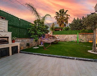 Fethiye Ölüdeniz'de Merkezi Konumda, Isıtmalı Havuzlu, 4+1 Villa - 4