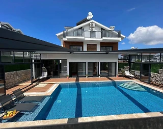 Fethiye Ölüdeniz'de Merkezi Konumda, Isıtmalı Havuzlu, Kiralık Villa - 1