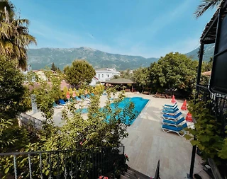 Fethiye Ölüdeniz'de Merkezi Konumda, Ortak Havuzlu, 2 Kişilik Apart - 1
