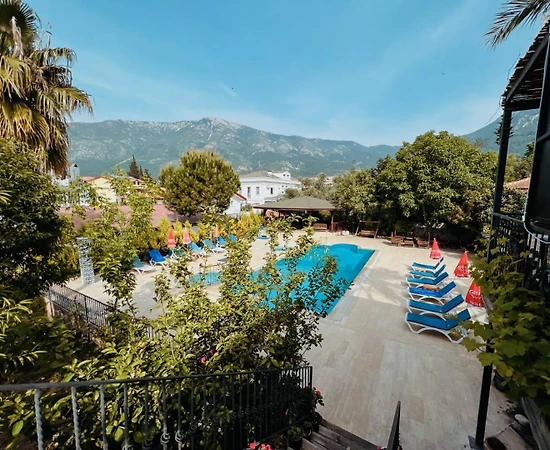 Fethiye Ölüdeniz'de Merkezi Konumda, Ortak Havuzlu, 2 Kişilik Apart - 1