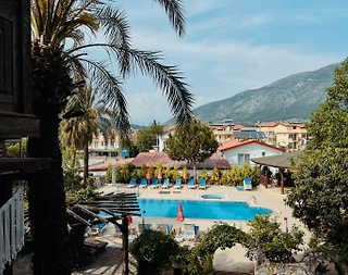 Fethiye Ölüdeniz'de Merkezi Konumda, Ortak Havuzlu, 2 Kişilik Apart - 2
