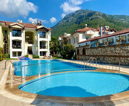 Fethiye Ölüdeniz'de Merkezi Konumda, Ortak Havuzlu, Konforlu Suit - 1