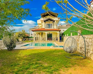 Fethiye Ölüdeniz'de Merkezi Konumda, Özel Havuzlu, 3+1 Villa - 1