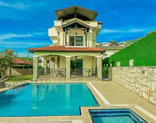 Fethiye Ölüdeniz'de Merkezi Konumda, Özel Havuzlu, 3+1 Villa - 2