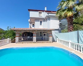 Fethiye Ölüdeniz'de Merkezi Konumda, Özel Havuzlu, 4+1 Villa - 2