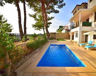 Fethiye Ölüdeniz'de Merkezi Konumda, Özel Havuzlu, 4 Kişilik Villa - 1