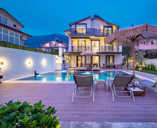 Fethiye Ölüdeniz'de Merkezi Konumda, Özel Havuzlu, 8 Kişilik Villa - 1
